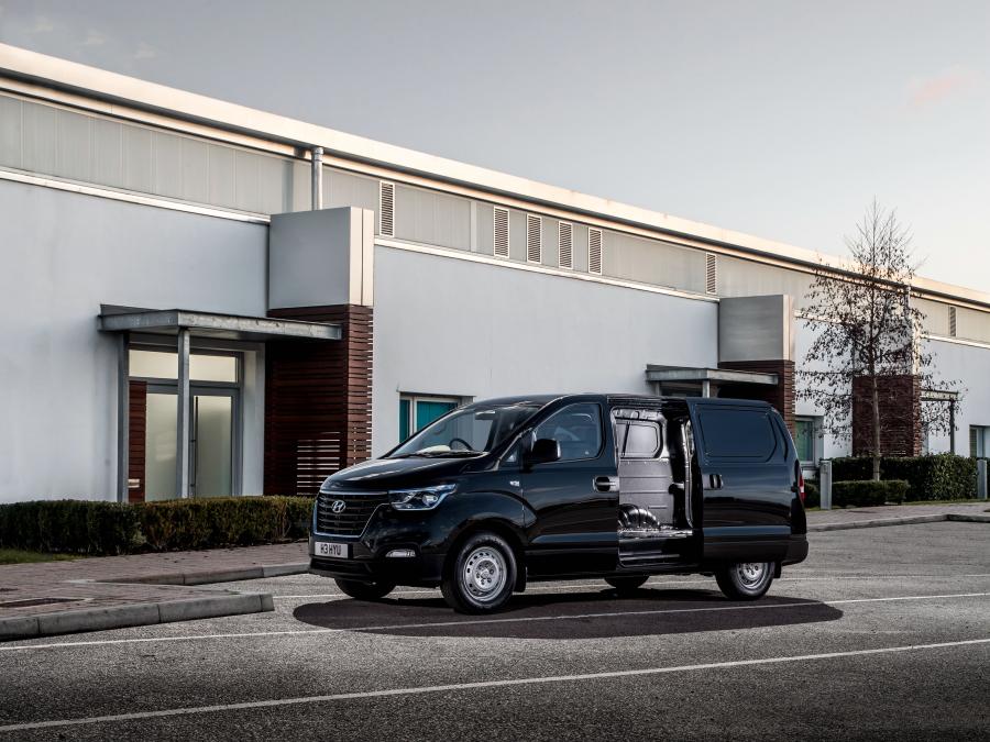  Hyundai iLoad 2018 года  (UK) (фото 15 из 18)